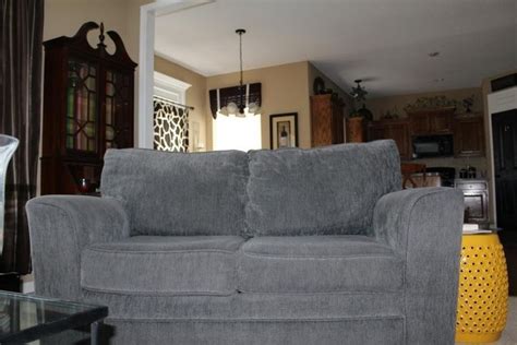 Kapolei Single seat couch. . Craigslist furniture near me